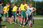 Vilniaus "Žuvėdros" žolės riedulininkai Dauguose mokė vietinius vaikus.