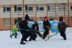 Kačerginėje per pasaulinę "Sniego dieną" buvo žaidžiamas ledo ritulys