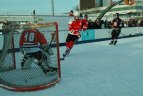 Naujoje čiuožykloje rungėsi „Energijos“ ir „Hockey punks" ledo rotulininkai