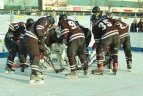 Naujoje čiuožykloje rungėsi „Energijos“ ir „Hockey punks" ledo rotulininkai