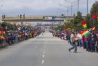 Dakaro ralio dalyviai pasitikti Bolivijos sostinėje La Pase.