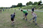 Vilniaus "Žuvėdros" žolės riedulininkai Dauguose mokė vietinius vaikus.