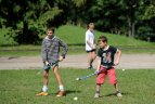 Vilniaus "Žuvėdros" žolės riedulininkai Dauguose mokė vietinius vaikus.