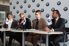 Plaukikui G. Titeniui įteikti naujo BMW rakteliai