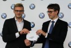 D. Rapšys džiaugiasi naujutėlaičiu BMW