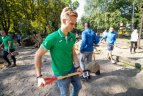 Futbolininkai sutvarkė stumbryną Lietuvos zoologijos sode.