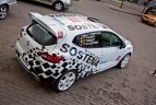 Merginos lenktyniaus „Renault Clio RS Cup“ automobiliu