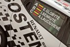 Merginos lenktyniaus „Renault Clio RS Cup“ automobiliu