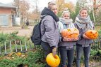 Vilniaus „Kibirkšties“ krepšininkės zoologijos sode.